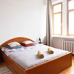 Old Town Riverside Butas